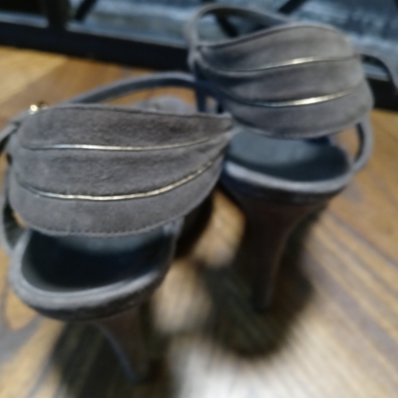 Authentic Gucci Olive Green Sling Back Sandals - Picture 7 of 16